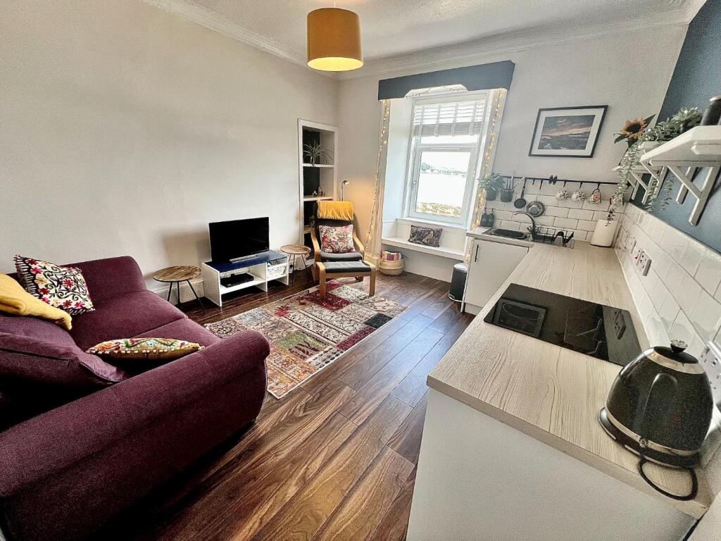 Lounge / Kitchen