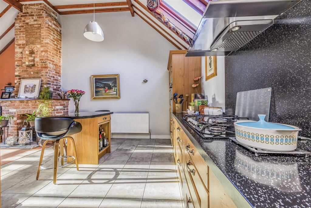 2 Marsh Barns, Marsh Lane, Merston-PorticoMarketin