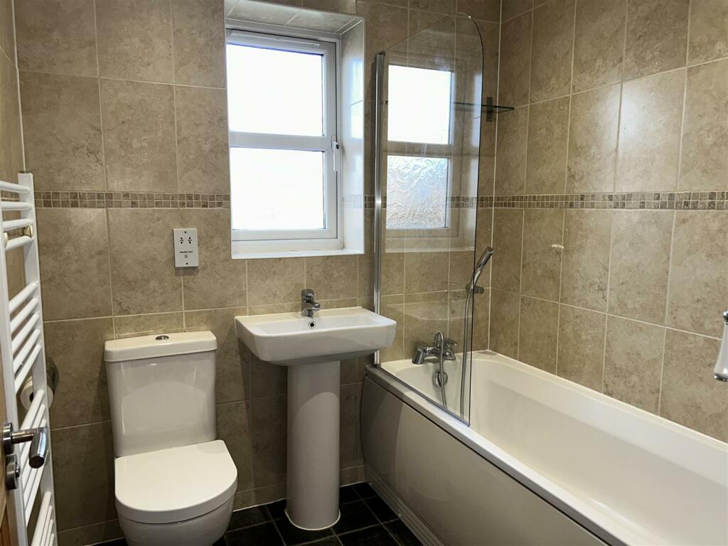 Family Bathroom.JPG