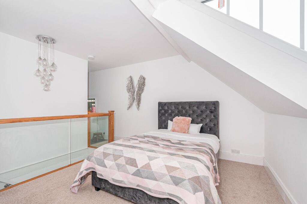 Bedroom 1 alt