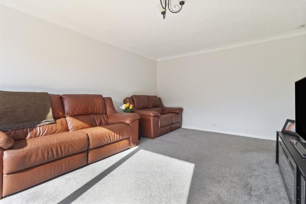 18 Vancouver Close-001.jpg