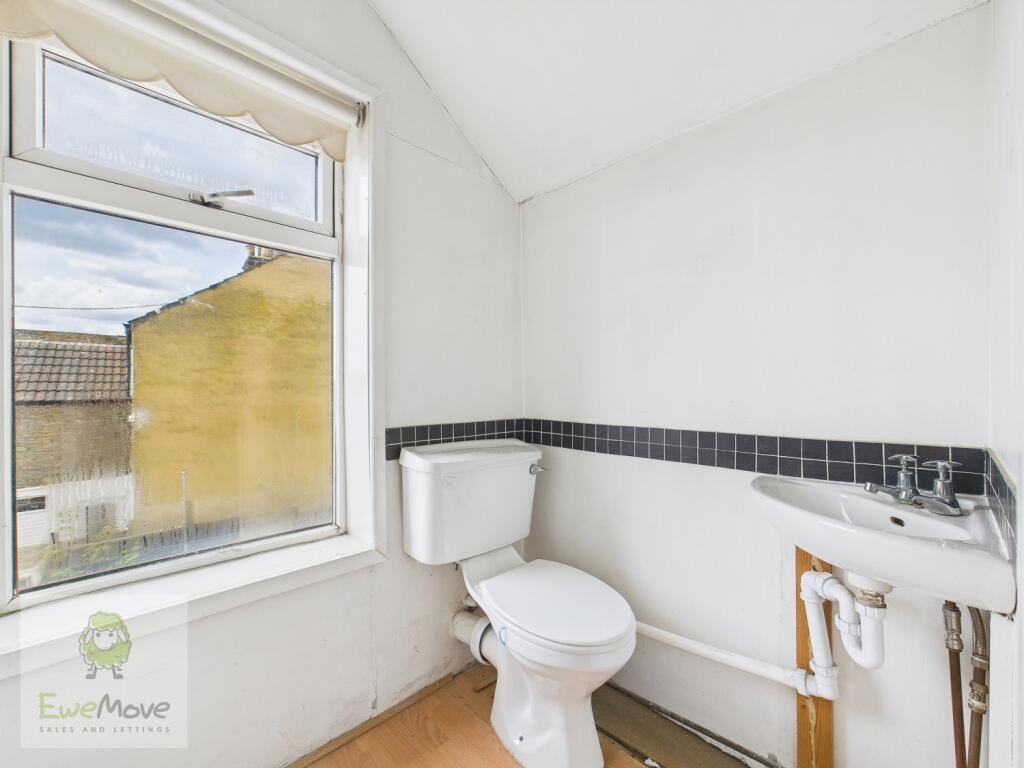 First Floor Cloakroom