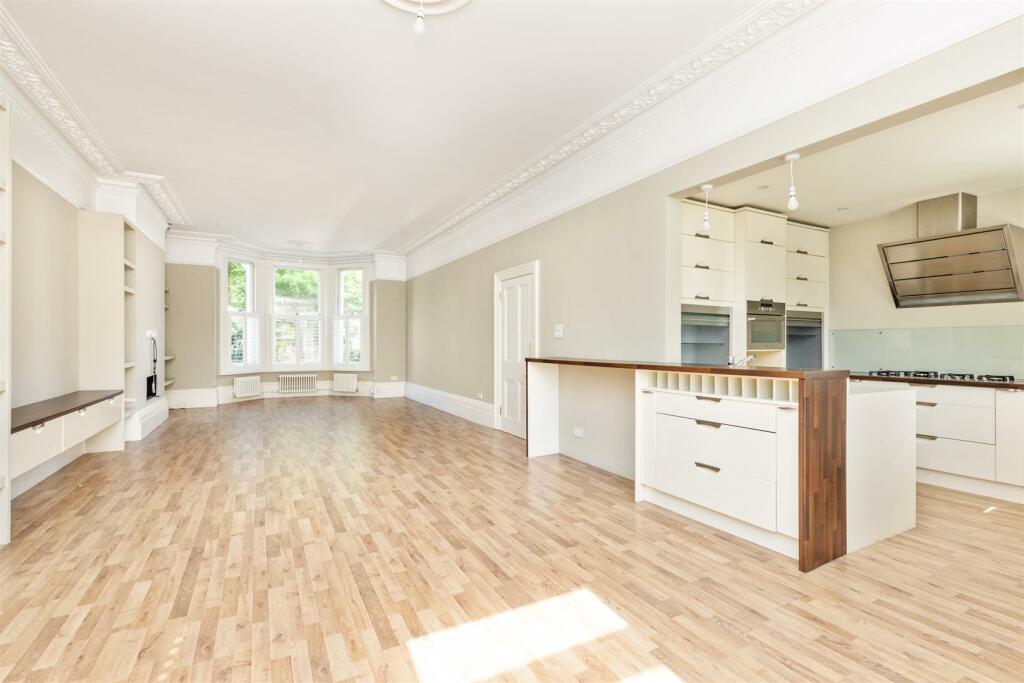 Living/dining room