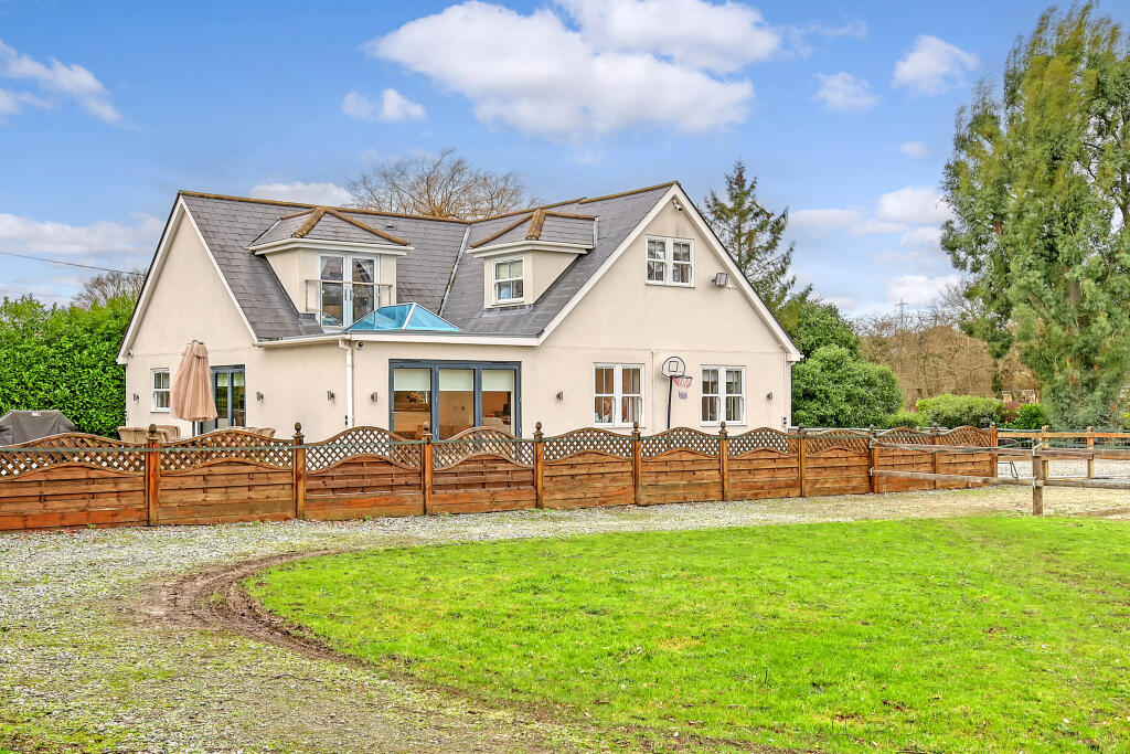 Side aspect to equestrian facilities