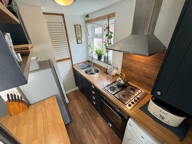 kitchen two.jpg