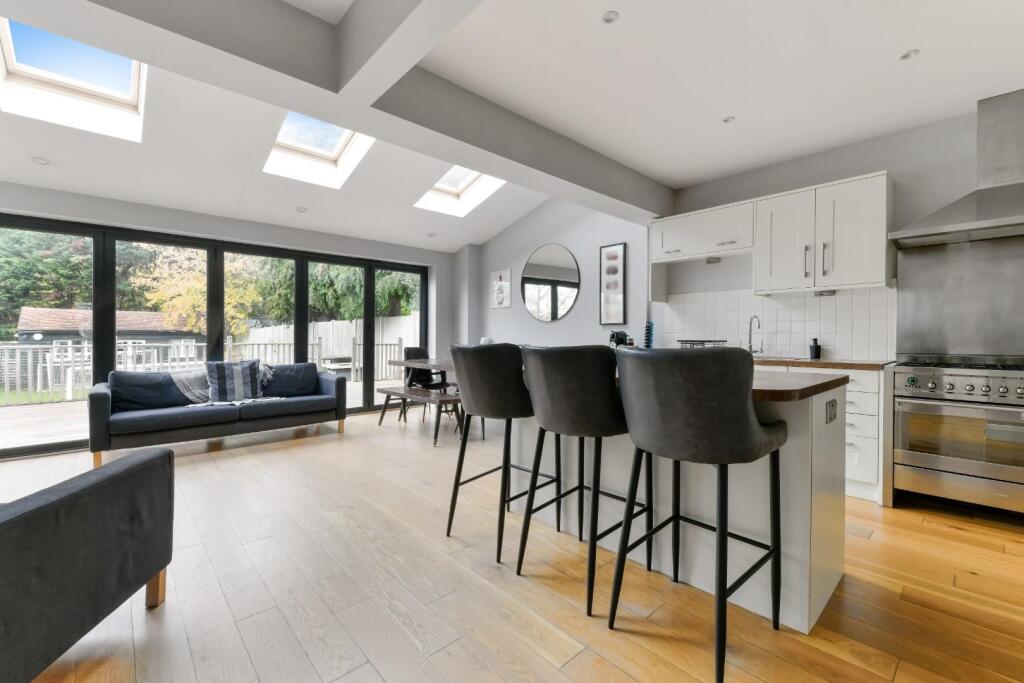 CASTLE AVENUE,  INTERNALS (9).jpg