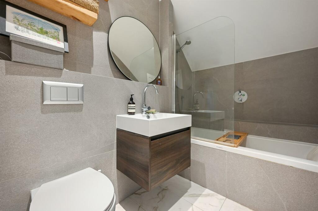 BCHJ - Flat 5, 125 Richmond Road - Bathroom3 (1).j