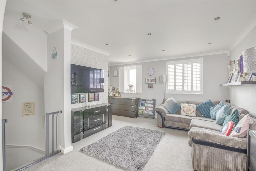 86 Garratts Way, HP13 5XZ-9.jpg