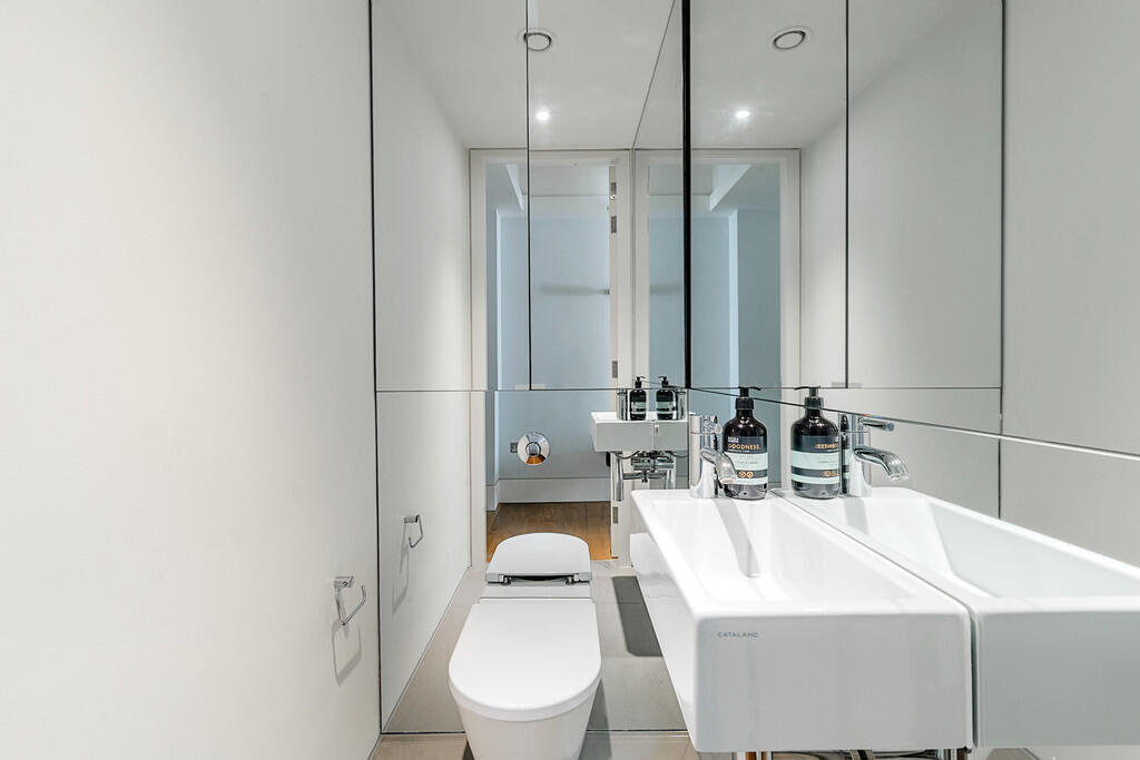 Paramount_House_0...