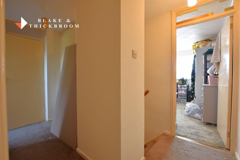 FIRST FLOOR LANDING