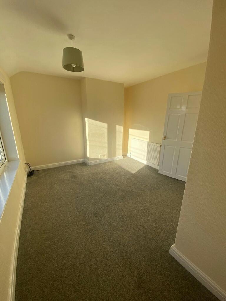 front bedroom 2.jpg