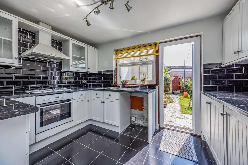 300 Locksway Road, Southsea-Small-PorticoMarketing