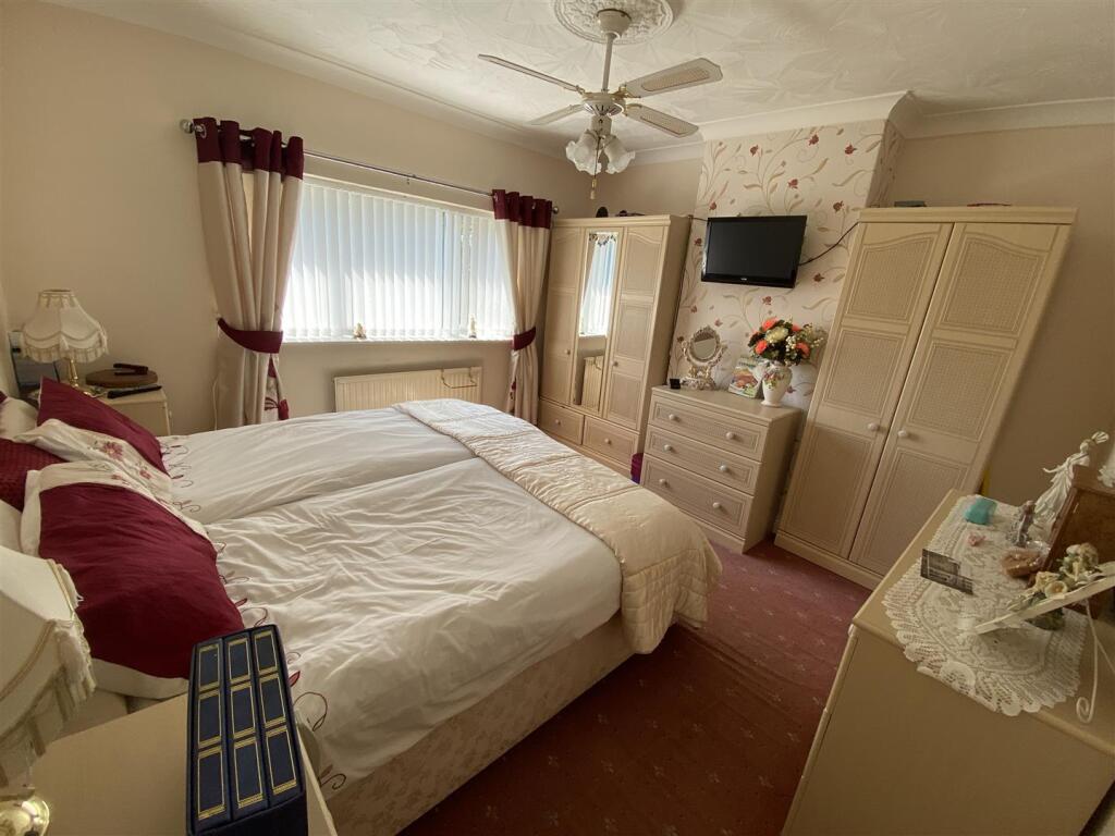 Bedroom no.1 rear double: