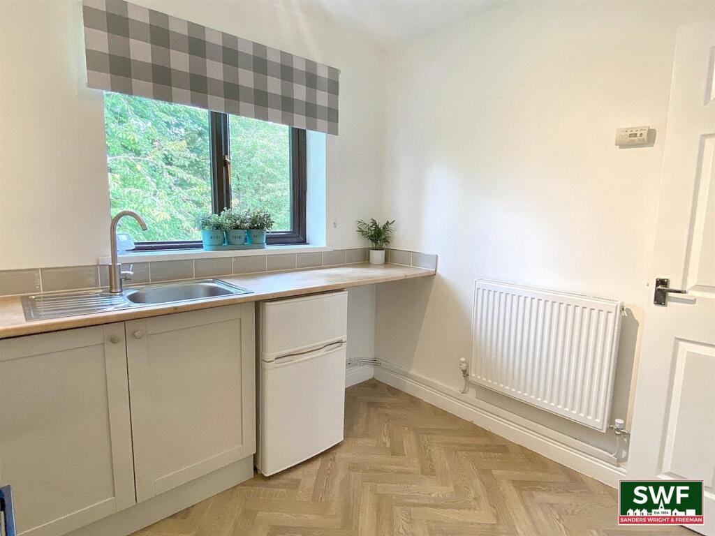 Kitchen3.jpg