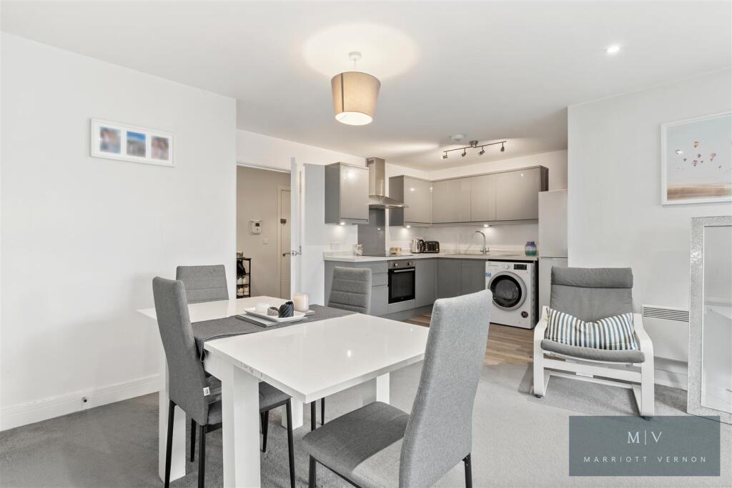 Flat 5, 69, Porchester House MV-5.jpg