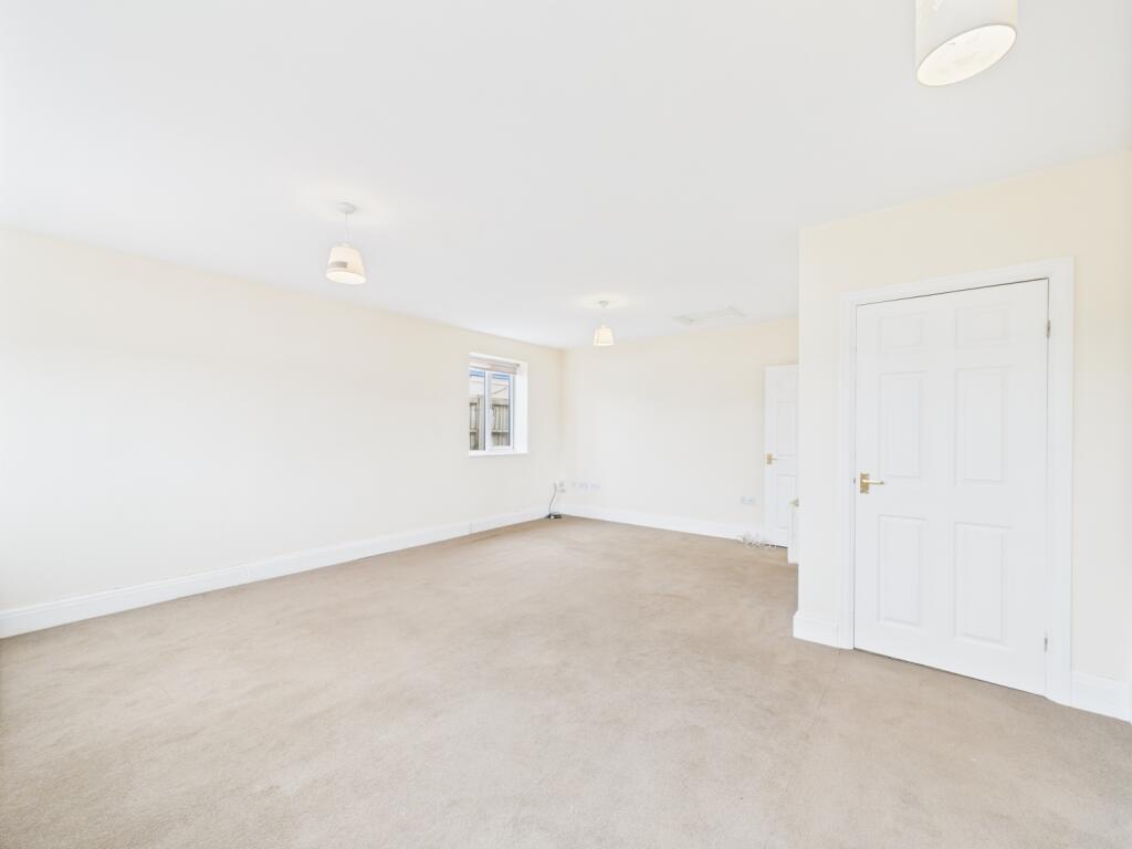 CAM02023G0-PR0160-STILL001