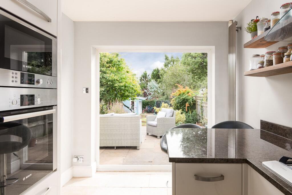Breakfast Bar and outlook