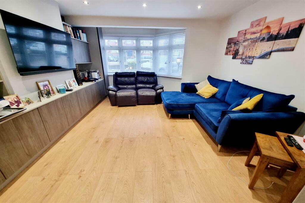 FRONT RECEPTION ROOM: