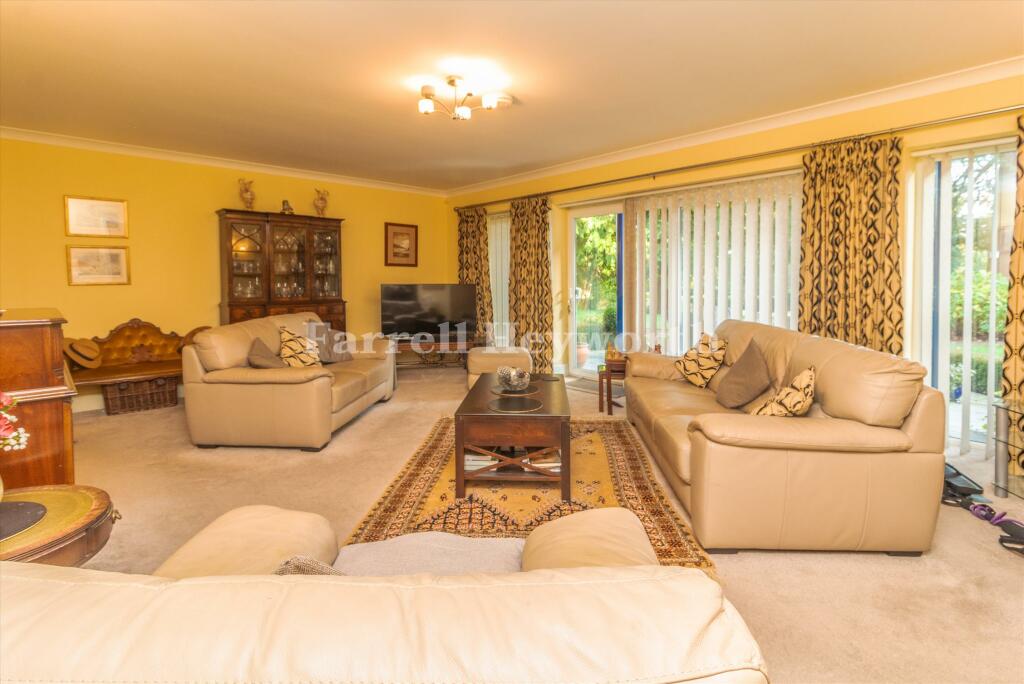 Lounge image 2