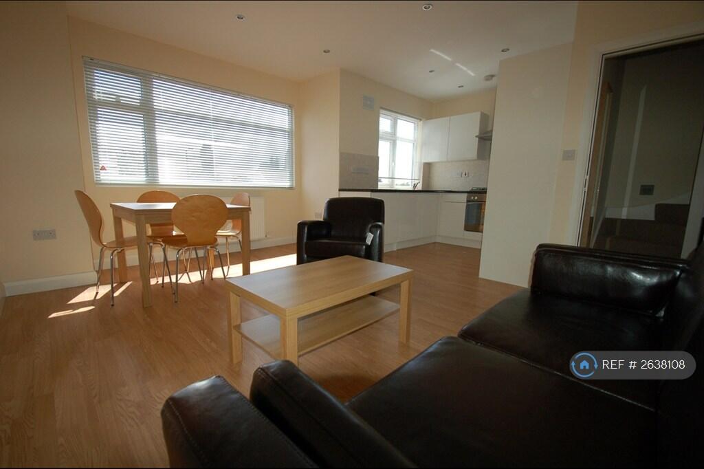 Living Room/Kitchen