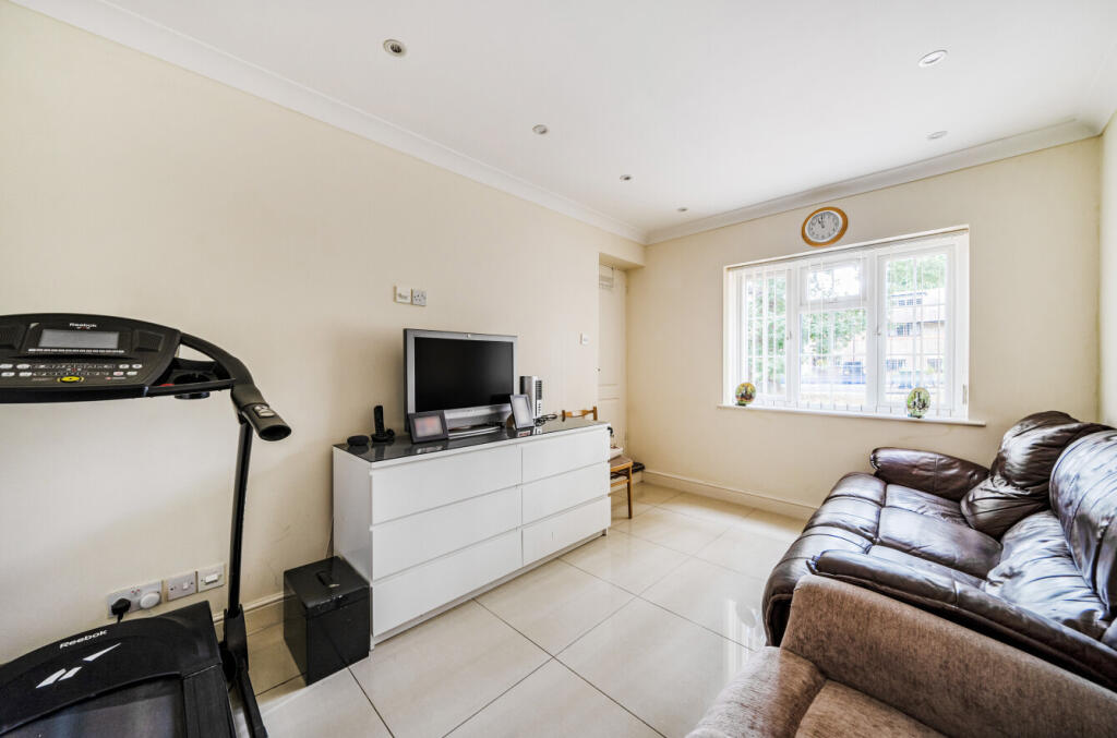 1323719-11-687635...