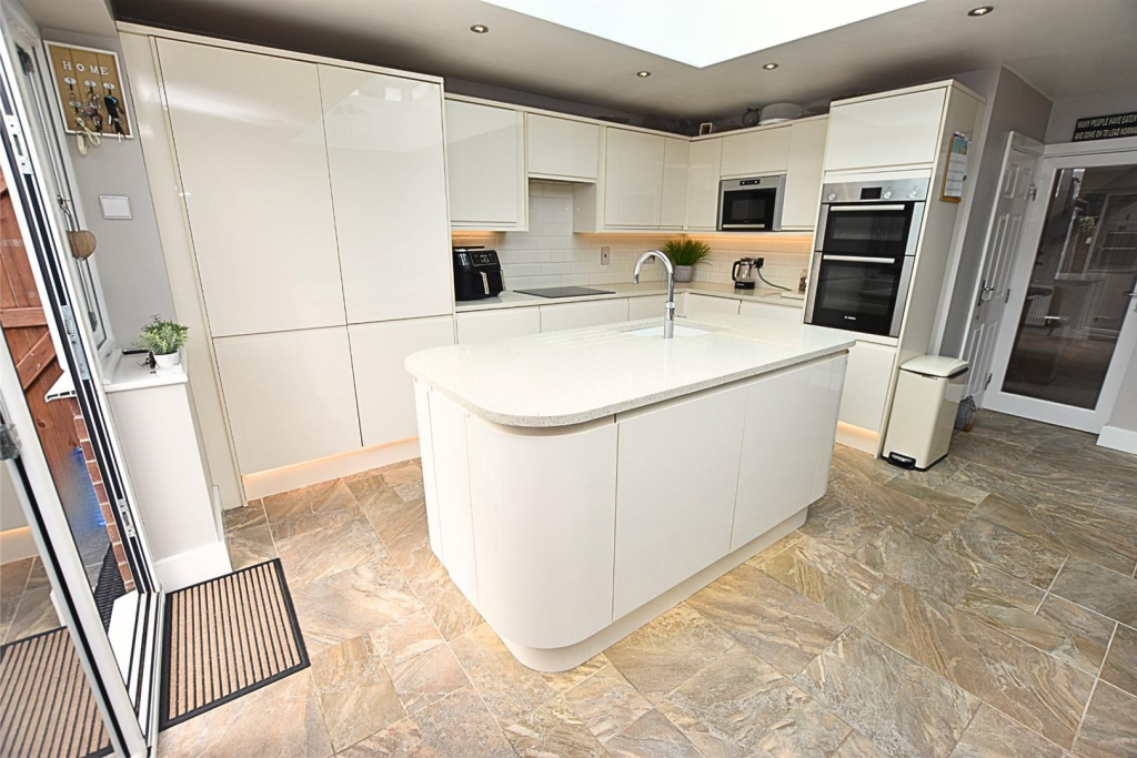 LIVING KITCHEN DINER