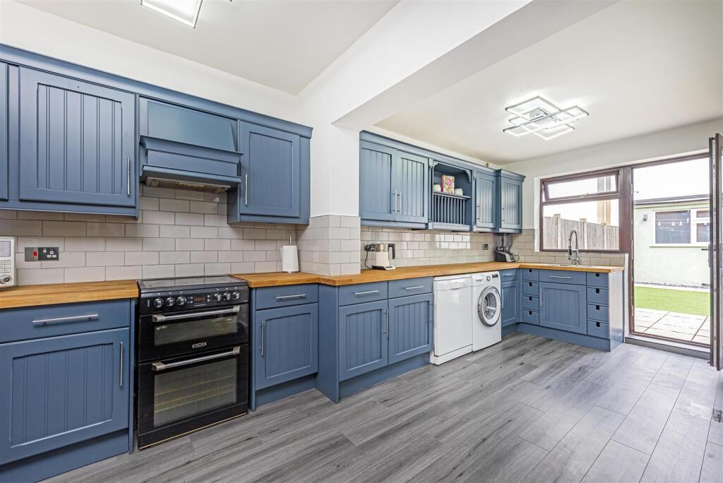 6 Faggs Road Feltham TW14 LOW RES-17.jpg