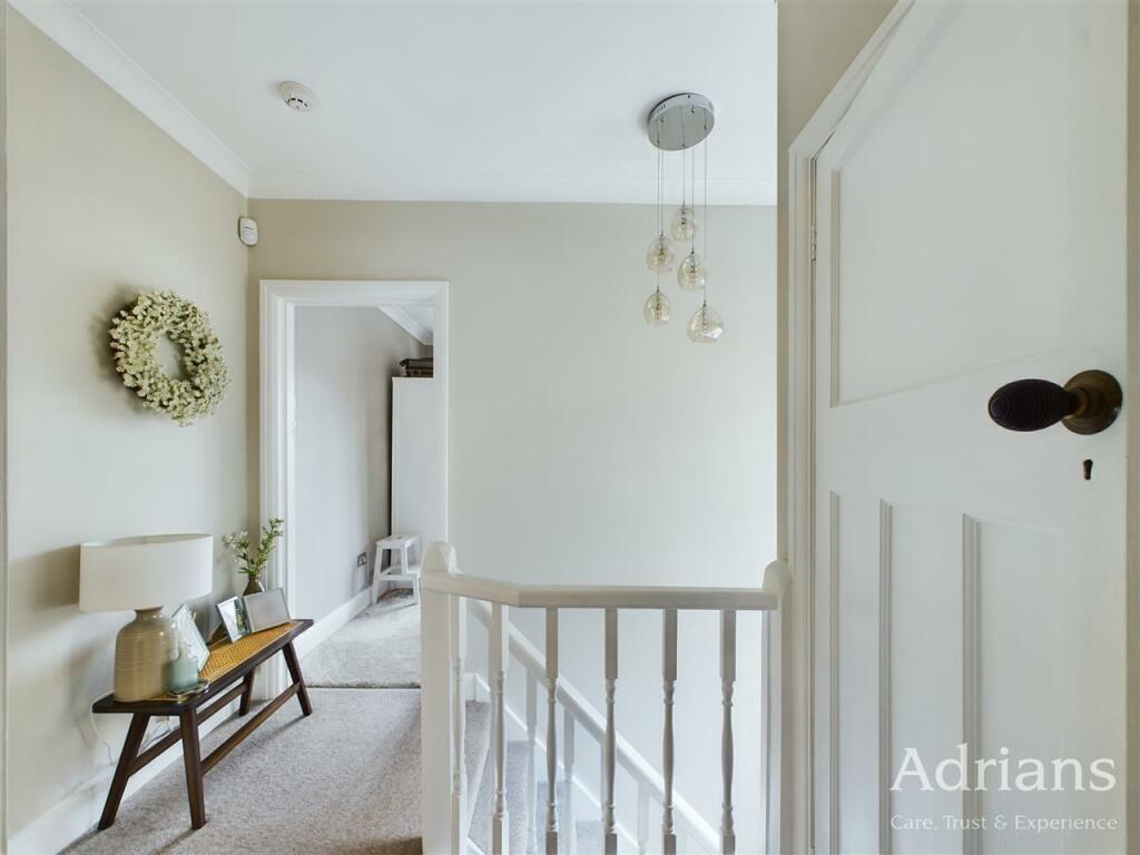FIRST FLOOR LANDING