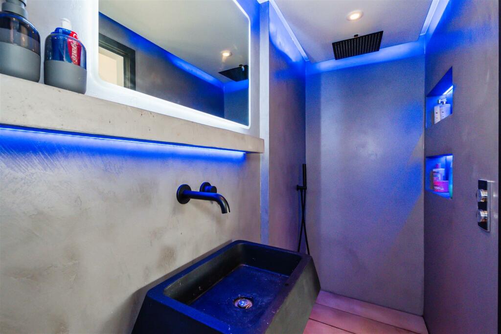 En Suite Bedroom 1