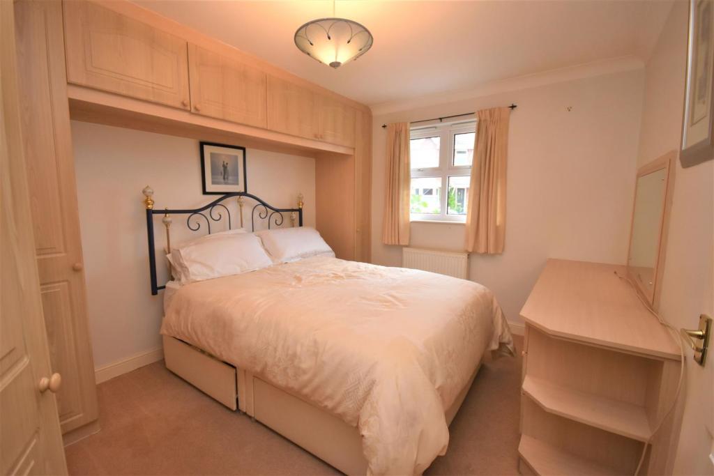 Bedroom 1.JPG