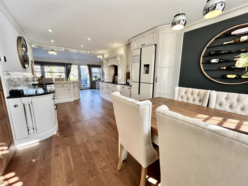 Kitchen/Dining