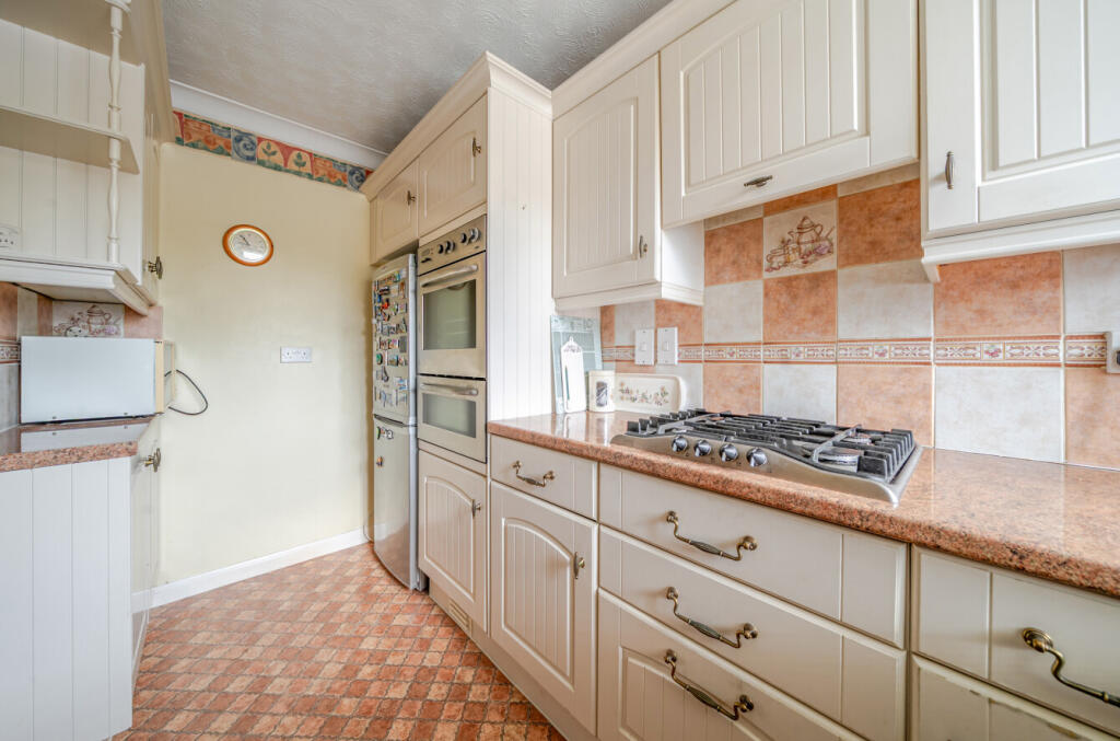 1369908-9-68f2169...