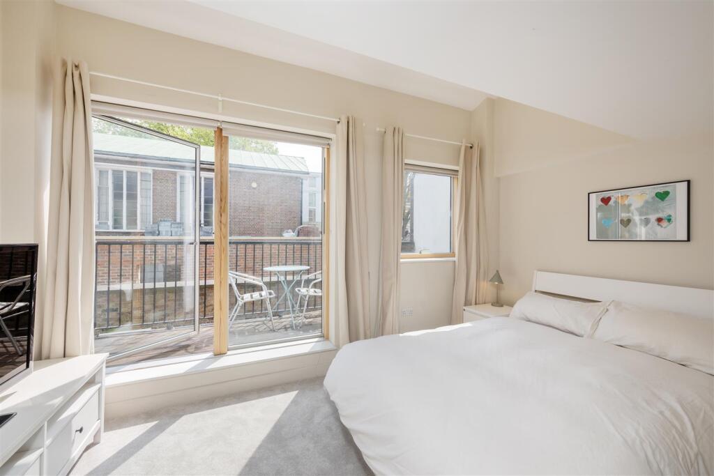 Francis Bentley Mews Hi-32.jpg