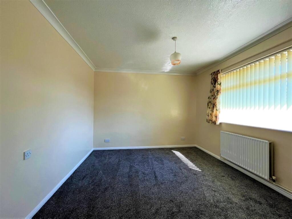 Bedroom 1.jpg