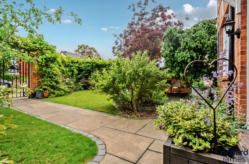 dc3bde5b89314d8e927a72119f7c2048