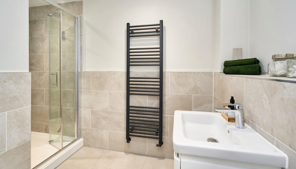 gallery_Courtfield-Gardens-Trowbridge-plot-12-bath