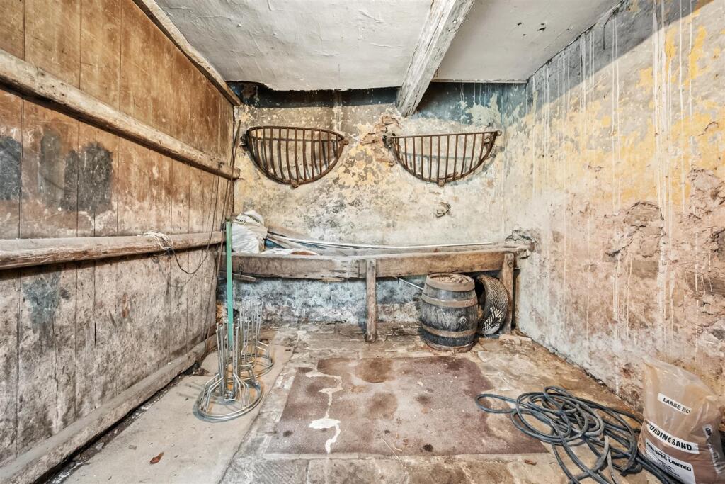 Outbuilding.jpg