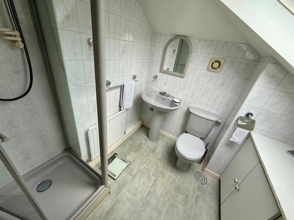 TL382 Shower.jpg