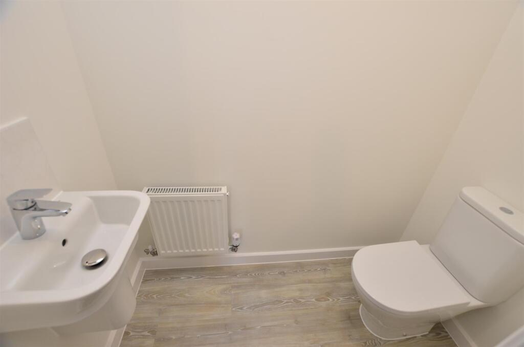 Guests Cloak Room/WC