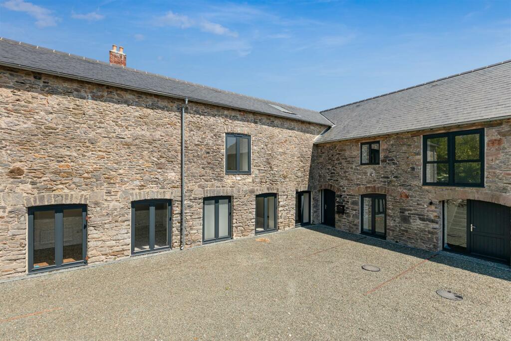 A68 - Barns @ Higher Court Barns, Littlehempston -