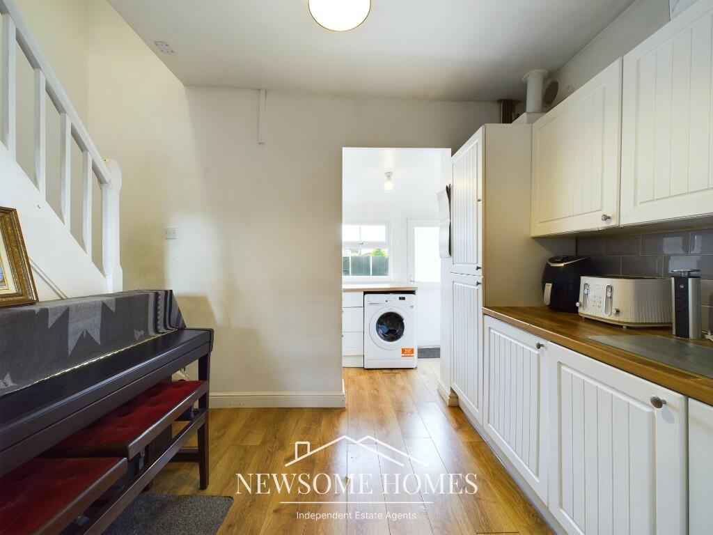 Kitchen/ Dining Area