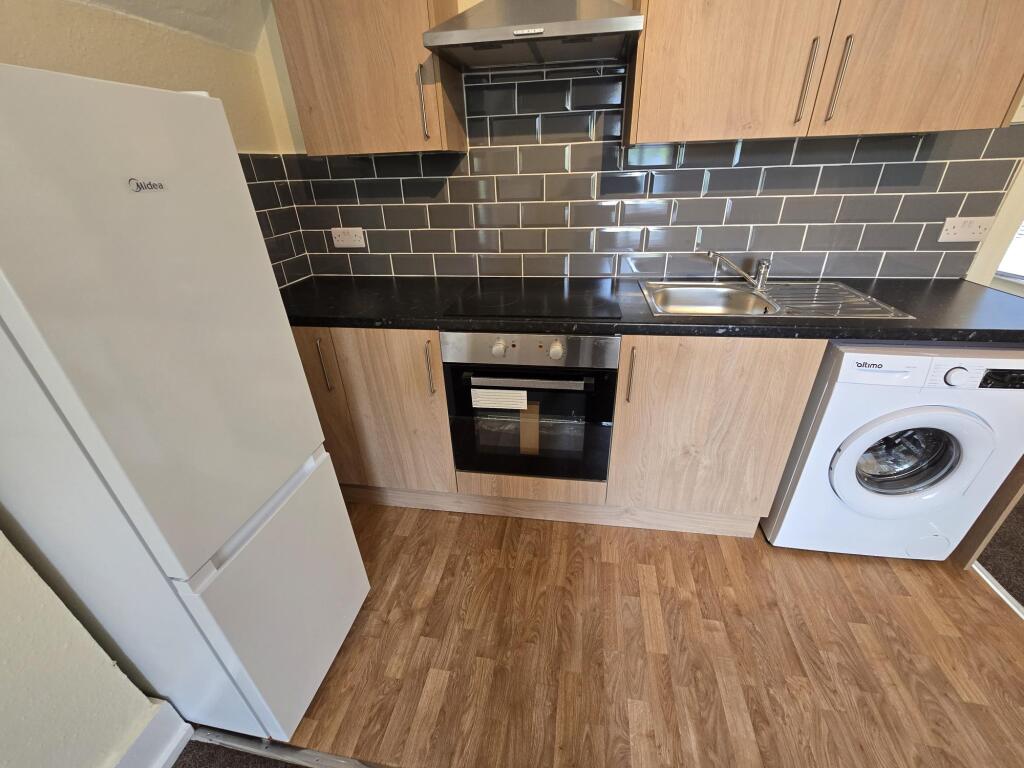 Newly Refurbished 1 Bed Top Floor Flat Available 