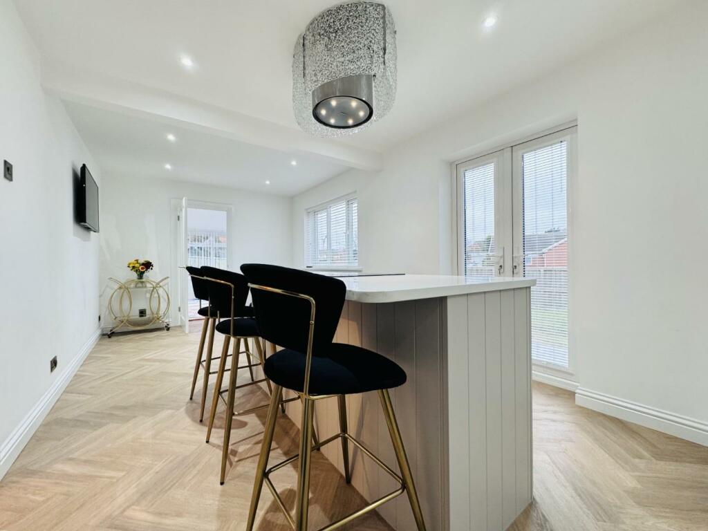 KITCHEN/DINER/SITTING ROOM