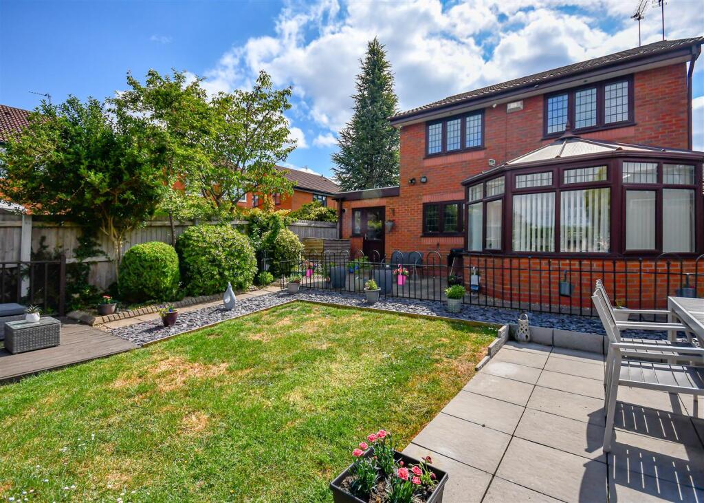 19 Penleigh Gardens-External.jpg