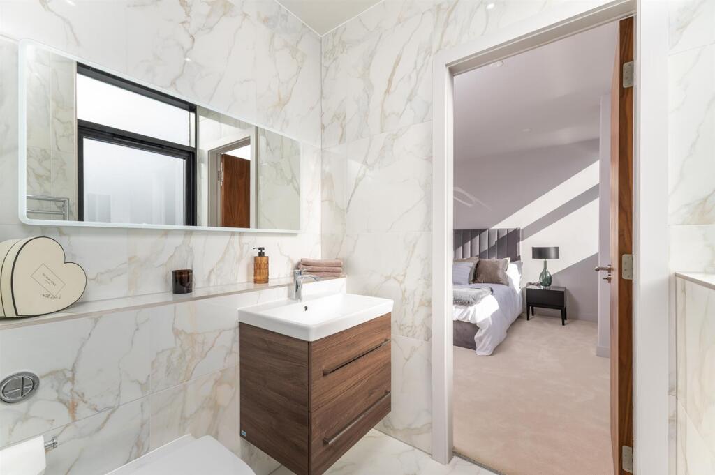 En-Suite To Bedroom 1