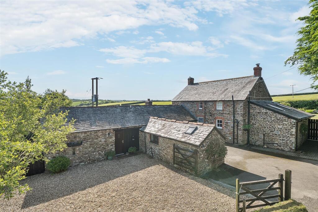 Annexe &amp; Rear Main House