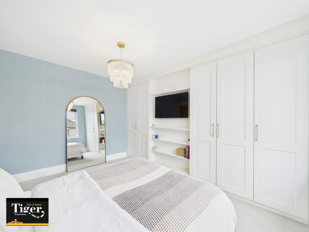 CAM02176G0-PR0551...