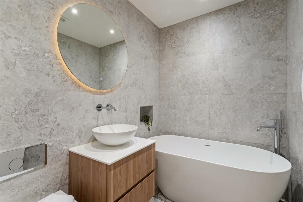 304 Sandbanks Road 327170 - (35).jpg