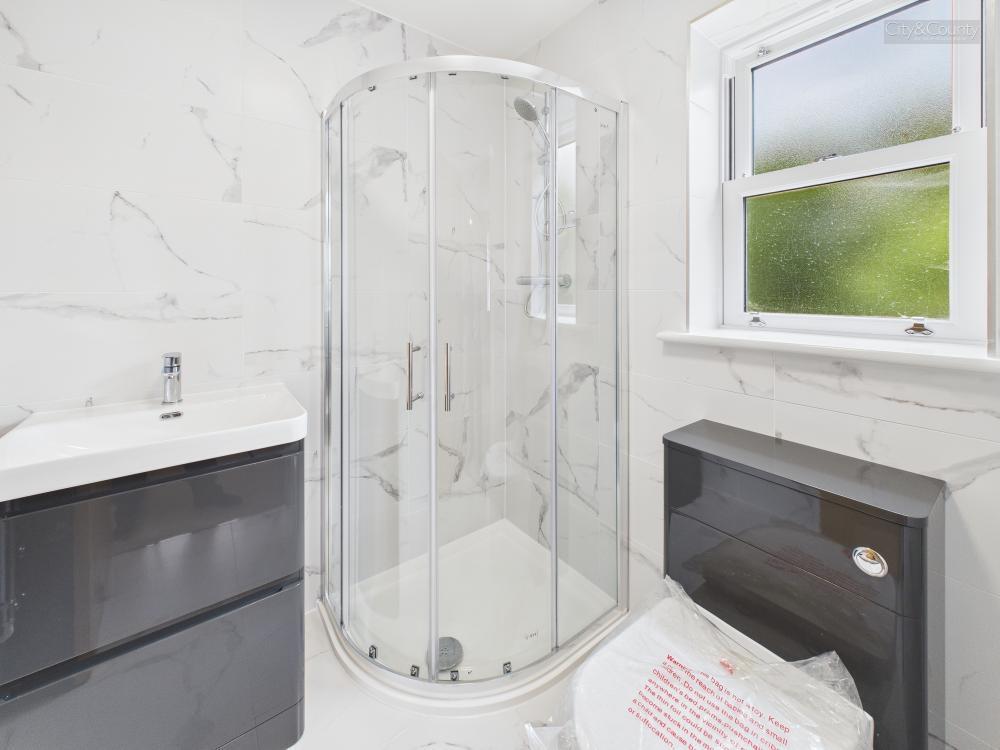 En-Suite To Master Bedroom