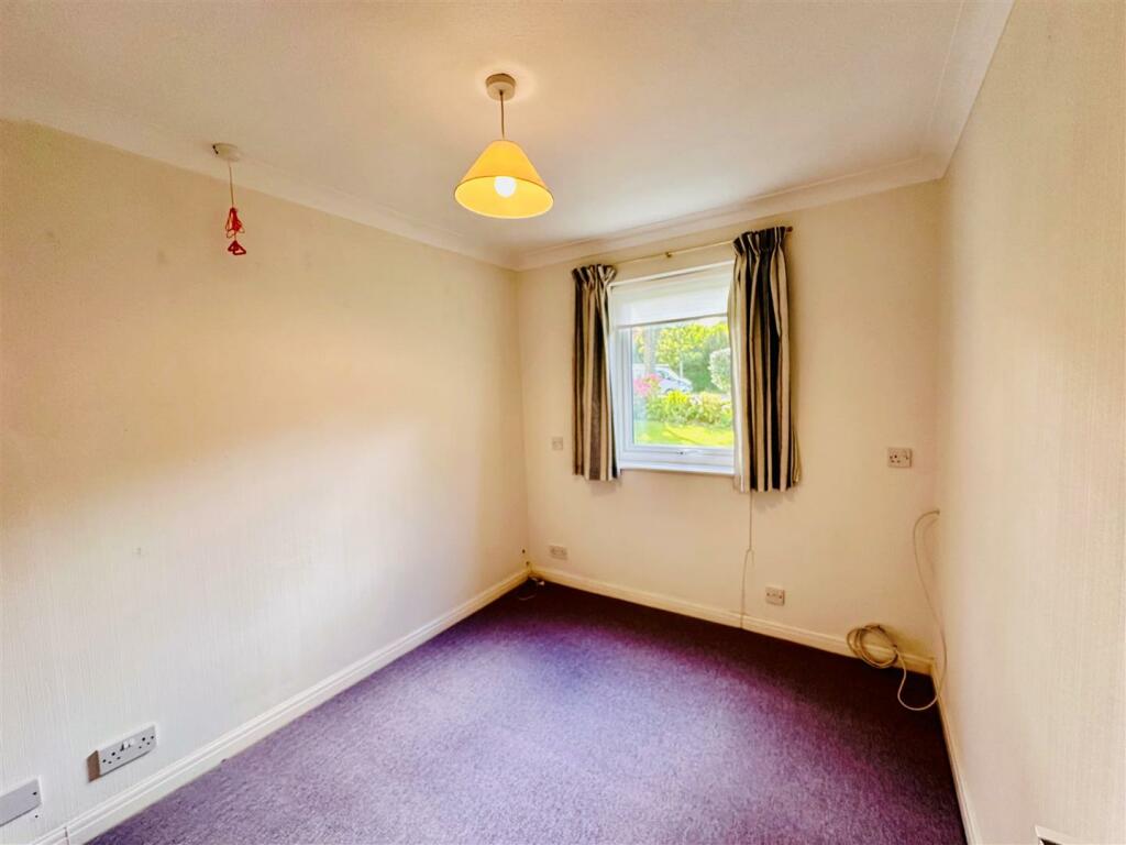 bedroom 2 2.jpg